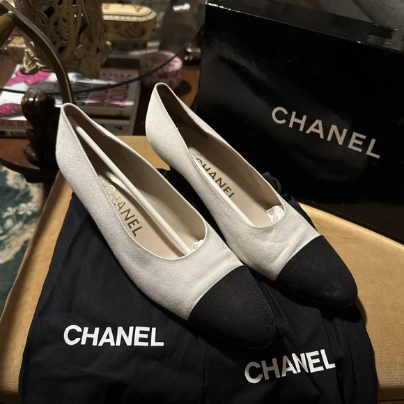 Vintage Chanel Blanche Black White 38 // US 8 - Picture 2 of 11